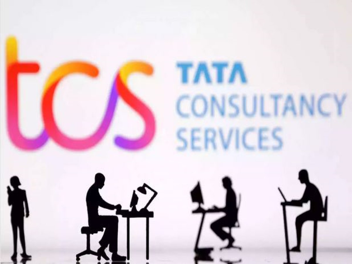 Tata Consultancy Services: TCS के कर्मचारियों की बढ़ सकती है परेशानी, 2 हजार से ज्यादा एंप्लाइज को TCS ने अचानक भेज दिया ट्रांसफर नोटिस
