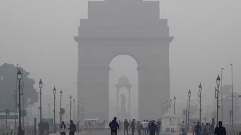 Air Pollution in Delhi: दिल्ली की हवा में प्रदूषण का स्तर बढ़ा, आनंद विहार सबसे ज्यादा प्रदूषित, दो दिनों तक ऐसे ही रहेंगे हालात