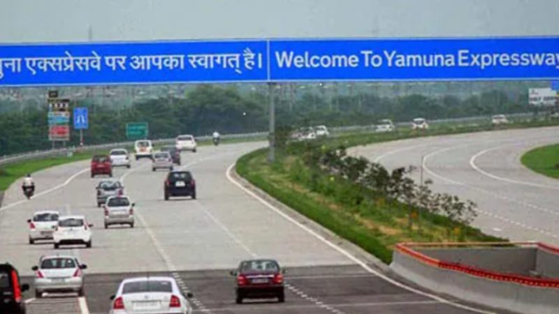 Yamuna Expressway News: यमुना एक्सप्रेसवे बना रियल एस्टेट निवेशकों के लिए आकर्षण का केंद्र
