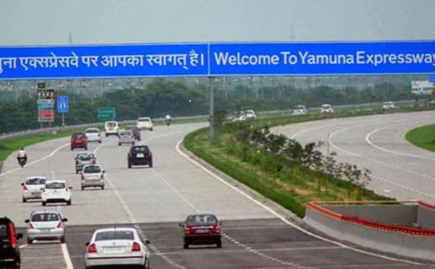 Yamuna Expressway News: यमुना एक्सप्रेसवे बना रियल एस्टेट निवेशकों के लिए आकर्षण का केंद्र