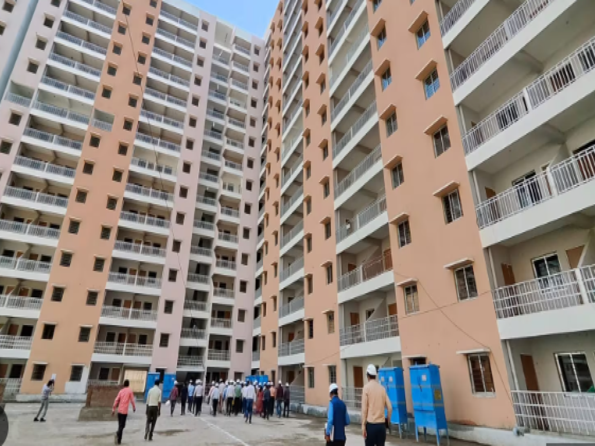 Noida News: फ्लैट ख़रीदारों को UP रेरा ने दी राहत..बिल्डरों को अल्टीमेटम!