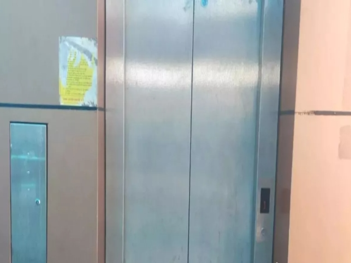 Lift Accident: यूपी में लिफ्ट एक्ट लागू होने के एक महीने के भीतर ही पहला हादसा, मची अफरातफरी