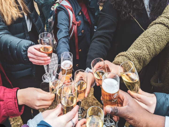 Liquor Ban: शराब पर लगी पाबंदी, दो दिनों तक बंद रहेंगी दुकानें…आदेश जारी