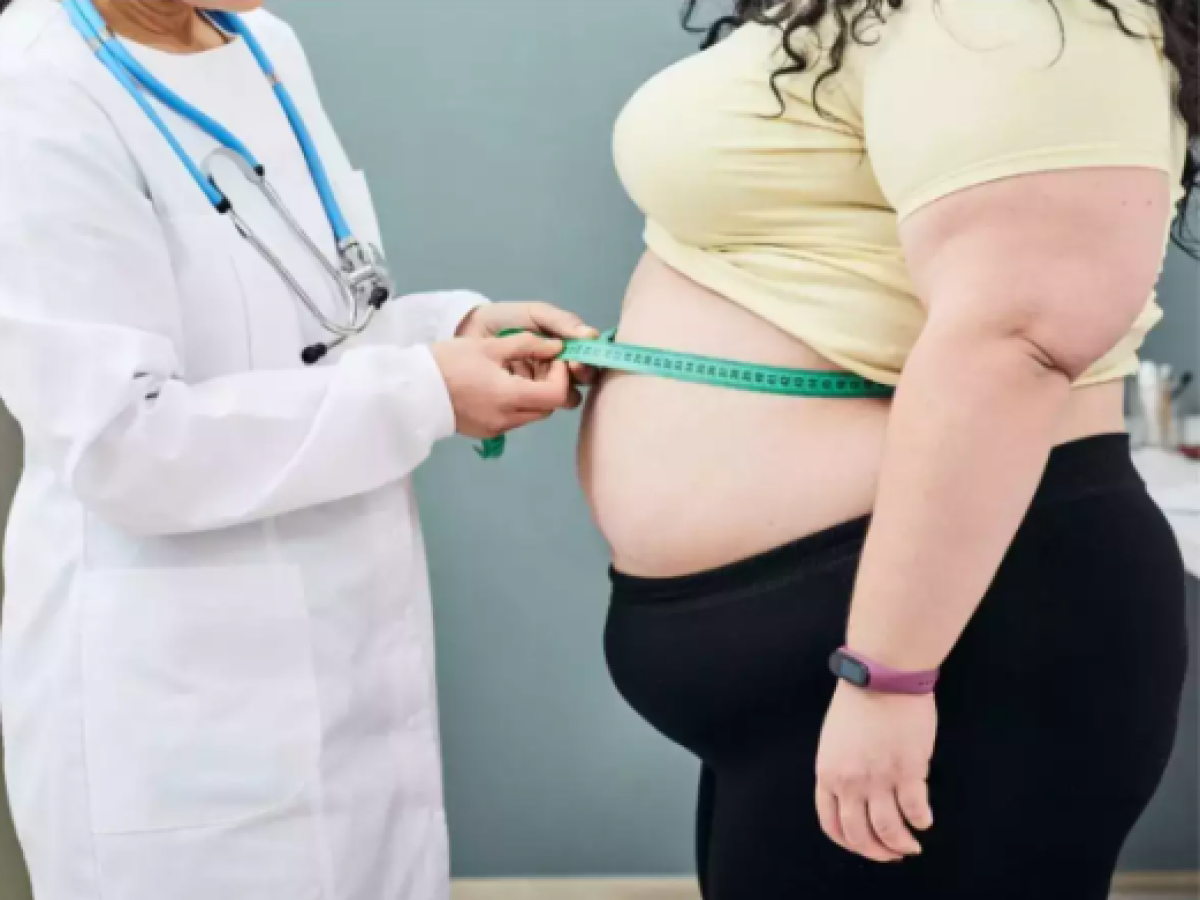 Lifestyle, Health News: अनियमित खानपान से महिलाओं में बढ़ रहा है मोटापा, दूर करने के लिए इन बातों पर दें ध्यान