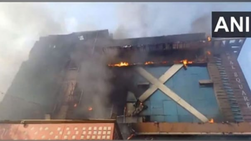 Ghaziabad News: गाजियाबाद में इमारत में लगी आग, किसी के जलने की खबर नहीं