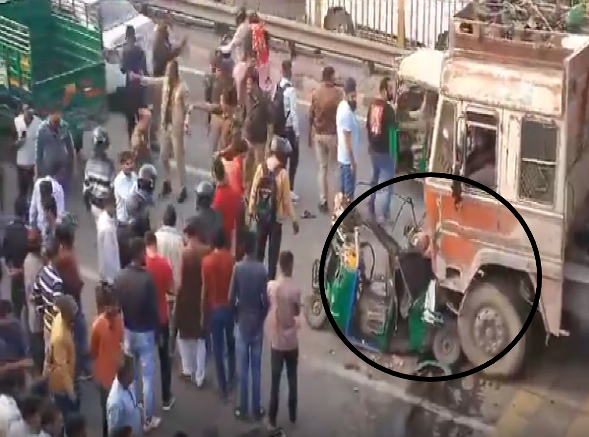 Uttar Pradesh Accident: दिल्ली नेशनल हाईवे पर भीषण सड़क हादसा…पांच की मौत…मचा हडकंप…