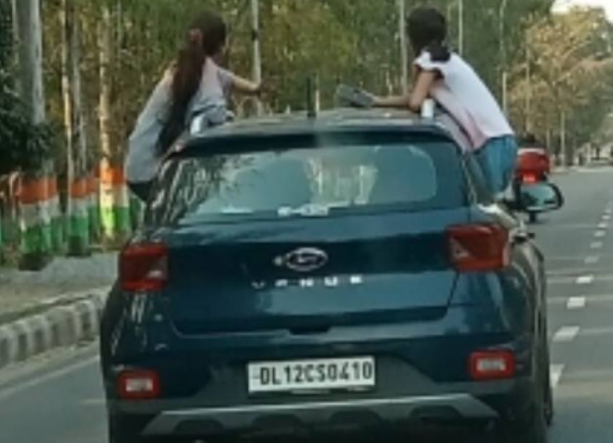 Noida News: कार पर स्टंट कर रही लड़की पर पुलिस ने लगाया 23500 का जुर्माना