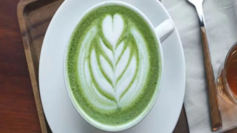 Lifestyle, Green Coffee Benefits: ग्रीन कॉफी पीने से स्किन बनेगी ग्लोइंग, कोलेस्ट्रॉल भी होगा कम