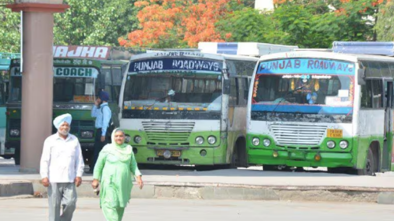 Greater Noida News: ड्राइवरों की हड़ताल से यात्रियों को हो रही परेशानी, नहीं मिल रही हैं बसें