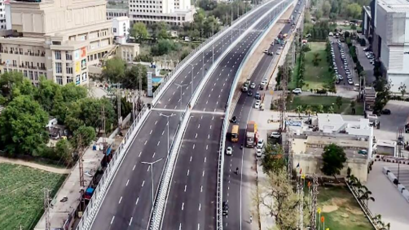 Ghaziabad News: एलिवेटेड रोड पर ई-रिक्शा, ट्रैक्टर-ट्रॉली और ऑटो की एंट्री हुई बंद, पकड़े जाने पर इतने हजार का कटेगा चालान
