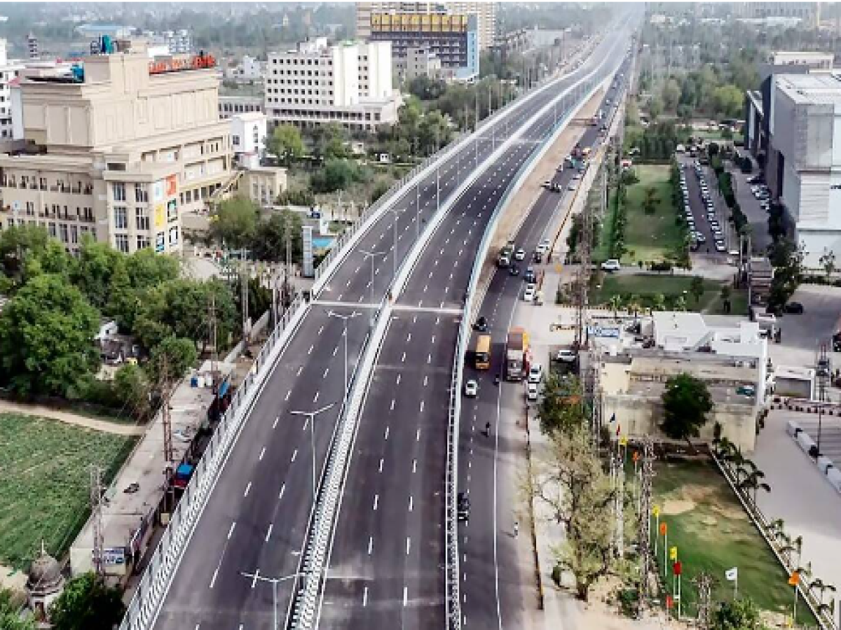 Ghaziabad News: एलिवेटेड रोड पर ई-रिक्शा, ट्रैक्टर-ट्रॉली और ऑटो की एंट्री हुई बंद, पकड़े जाने पर इतने हजार का कटेगा चालान