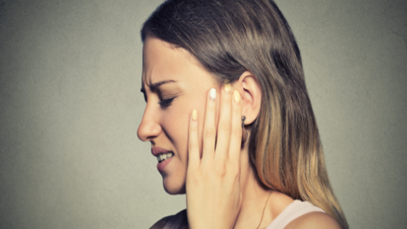Health News: ठंड में कान के दर्द को इग्नोर करना पड़ सकता है भारी, डॉक्टर से लें सलाह