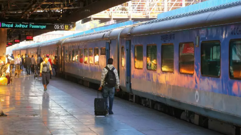 Indian Railways: ट्रेनों में लगेंगे 5.16 लाख सीसीटीवी कैमरे, लोकोमोटिव होंगे सीवीआरएस कैमरों से लैस