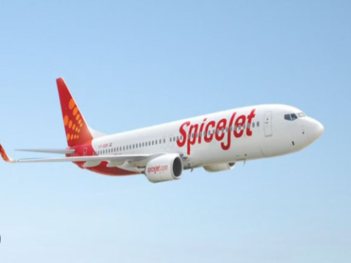 Spicejet Passenger: फ्लाइट के टॉयलेट में फंसा पैसेंजर, मुंबई से बेंगलुरु जा रही थी फ्लाइट