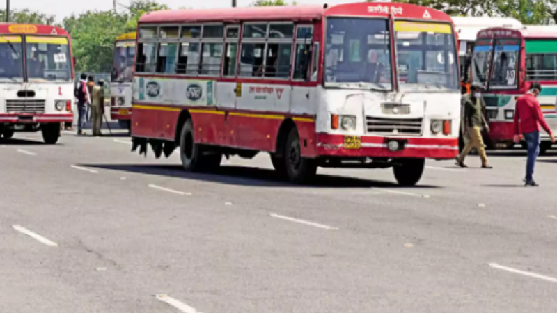 Noida Transport News: नोएडा की सड़कों पर अब नहीं चलेगी ये बसें, शासन से की गई 100 नई बसों की मांग