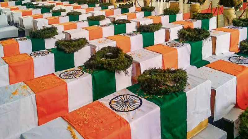 Pulwama Attack Anniversary: पुलवामा हमले के 5 वर्ष बाद भी शहीदों को याद कर हुई आंखे नम, नही भुलाया जा सकता बलिदान…