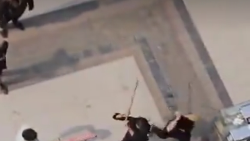 Bouncers Fight Video: गाजियाबाद की इस सोसाइटी में बाउंसरों ने की जमकर मारपीट, चलाए लाठी डंडे…वीडियो वायरल
