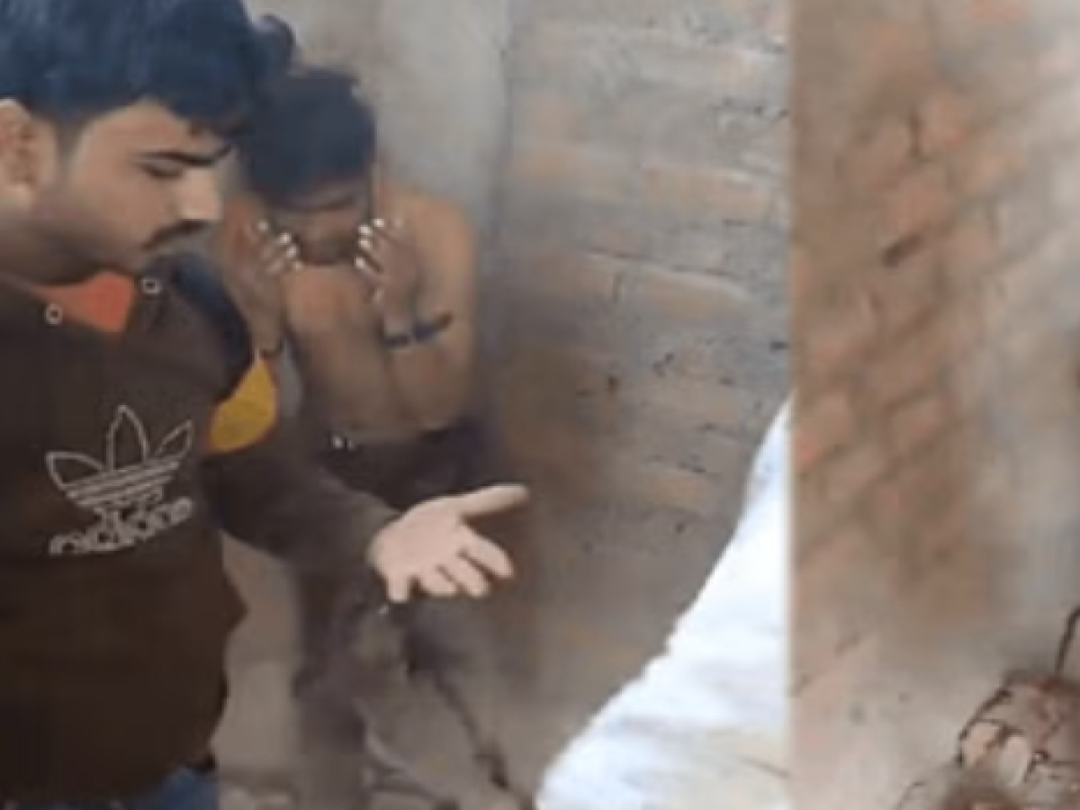 Hooliganism in Noida: दबंगों की गुंडागर्दी, नग्न कर डिलीवरी बॉय पर बरसाए लात-घूंसे…किया ये कांड