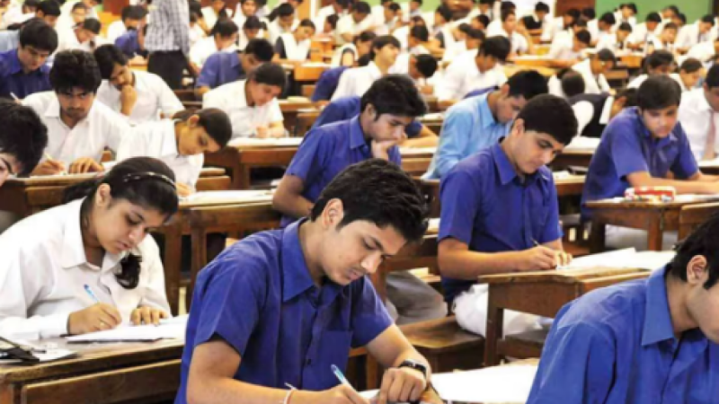 UP Board Exams:  तेज म्यूजिक के चलते पढ़ाई करने में हो रही है परेशानी, तो घबराएं नहीं, 112 डायल करें