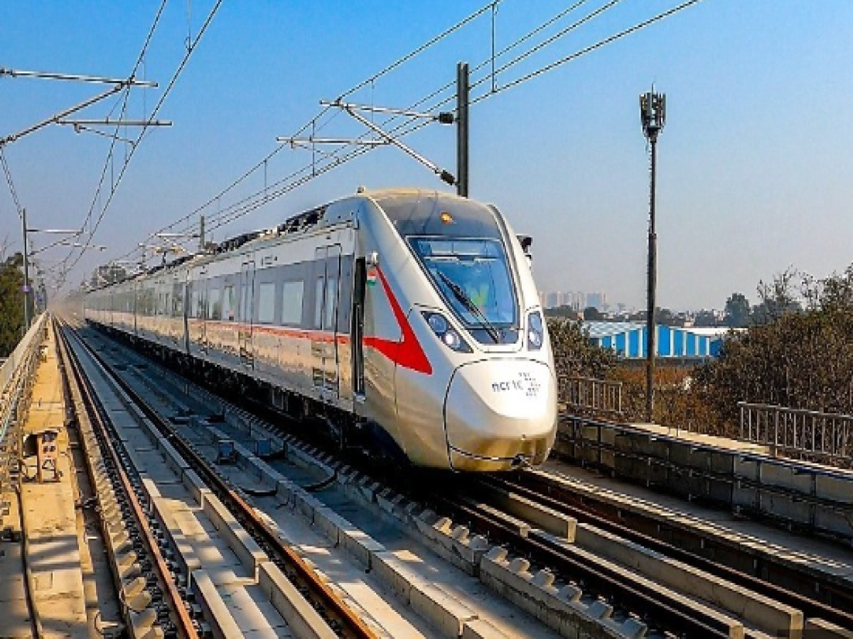 Namo Bharat Train: नोएडा एयरपोर्ट से गाजियाबाद के बीच में बनेंगे नमो भारत और मेट्रो के 22 स्टेशन, जानें पूरी योजना
