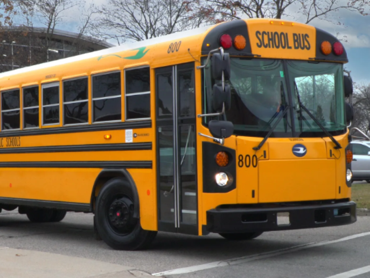Ban on School Buses: इन स्कूलों की बसों पर लगी पाबंदी, स्टूडेंट्स को आने-जाने में हो सकती है परेशानी
