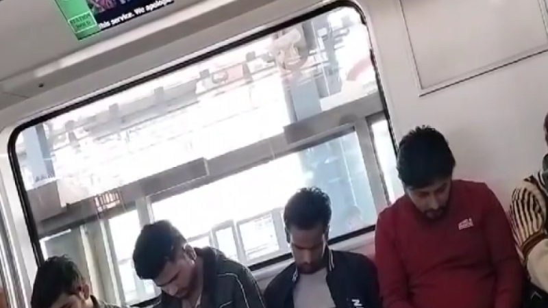 Delhi Metro News: मेट्रो में तकनीकी गड़बड़ी, सफर में देरी के कारण यात्रियों में दिखा गुस्सा…यहां देखें वीडियो