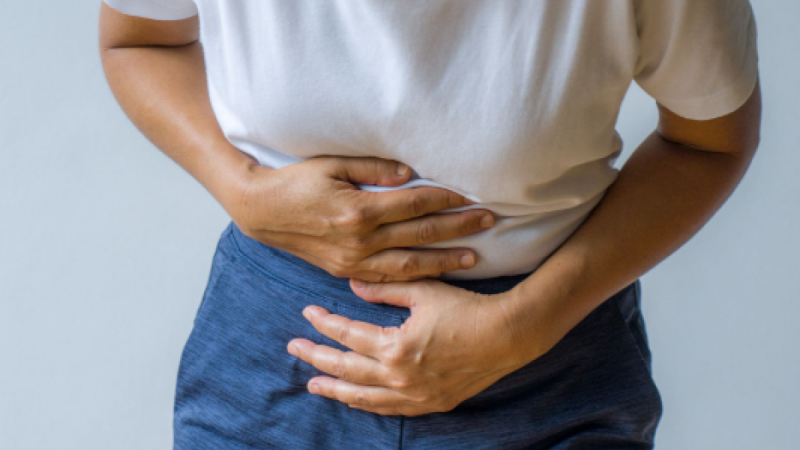 Signs of Stomachache: पेट में हो रहे सुई की चुभन जैसे दर्द को इग्नोर न करें, ये हो सकता है कई बीमारियों का संकेत