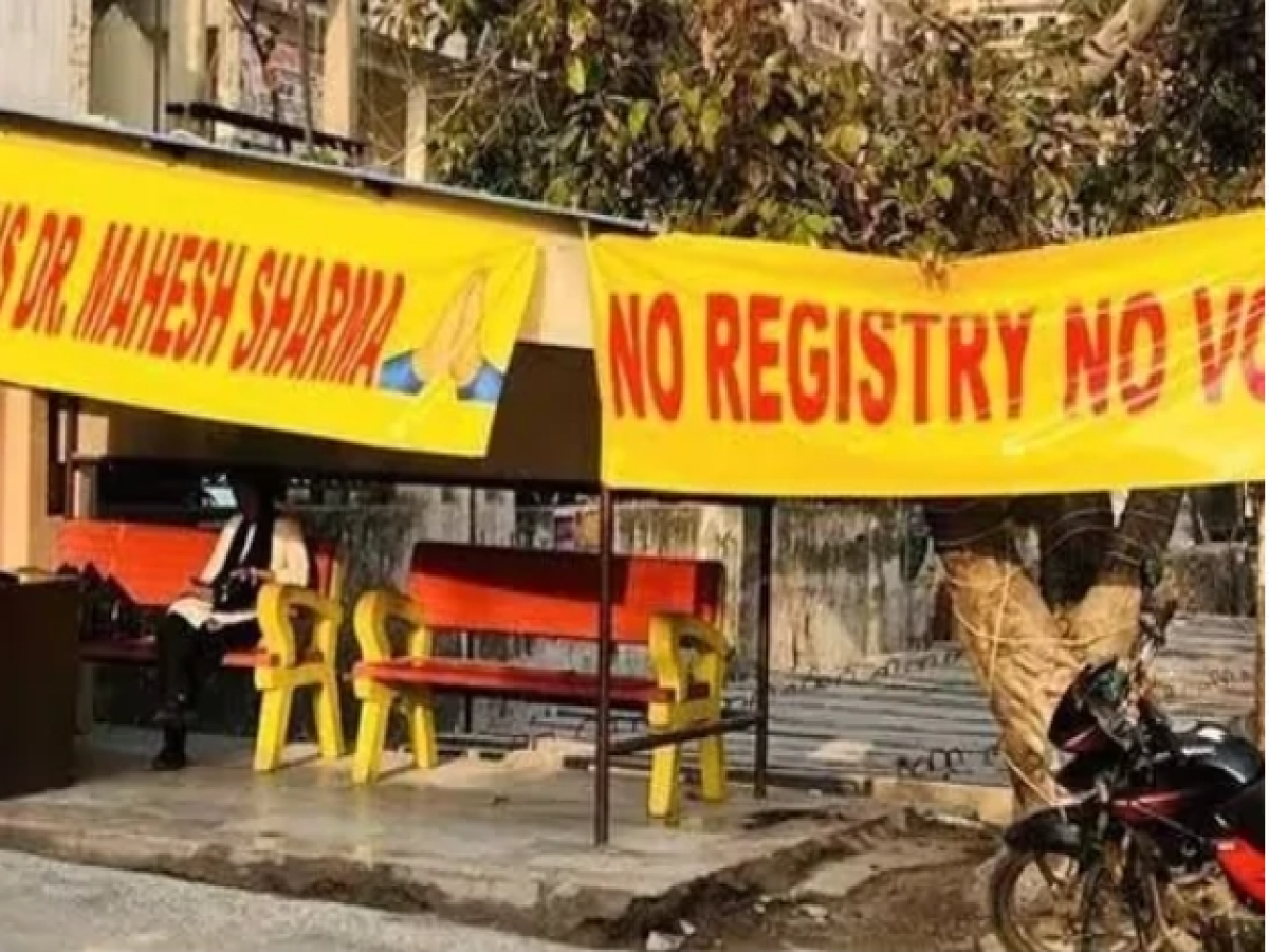 Lok Sabha Election: ‘रजिस्ट्री नहीं, वोट नहीं’ सोसाइटी में छिड़ा अभियान, घर के बाहर लगे पोस्टर