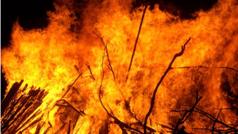 Fire In Dumping Ground: डंपिंग ग्राउंड में लगी भीषण आग, लोगों का जीना हुआ मुहाल…अब तक नही पाया जा सका काबू