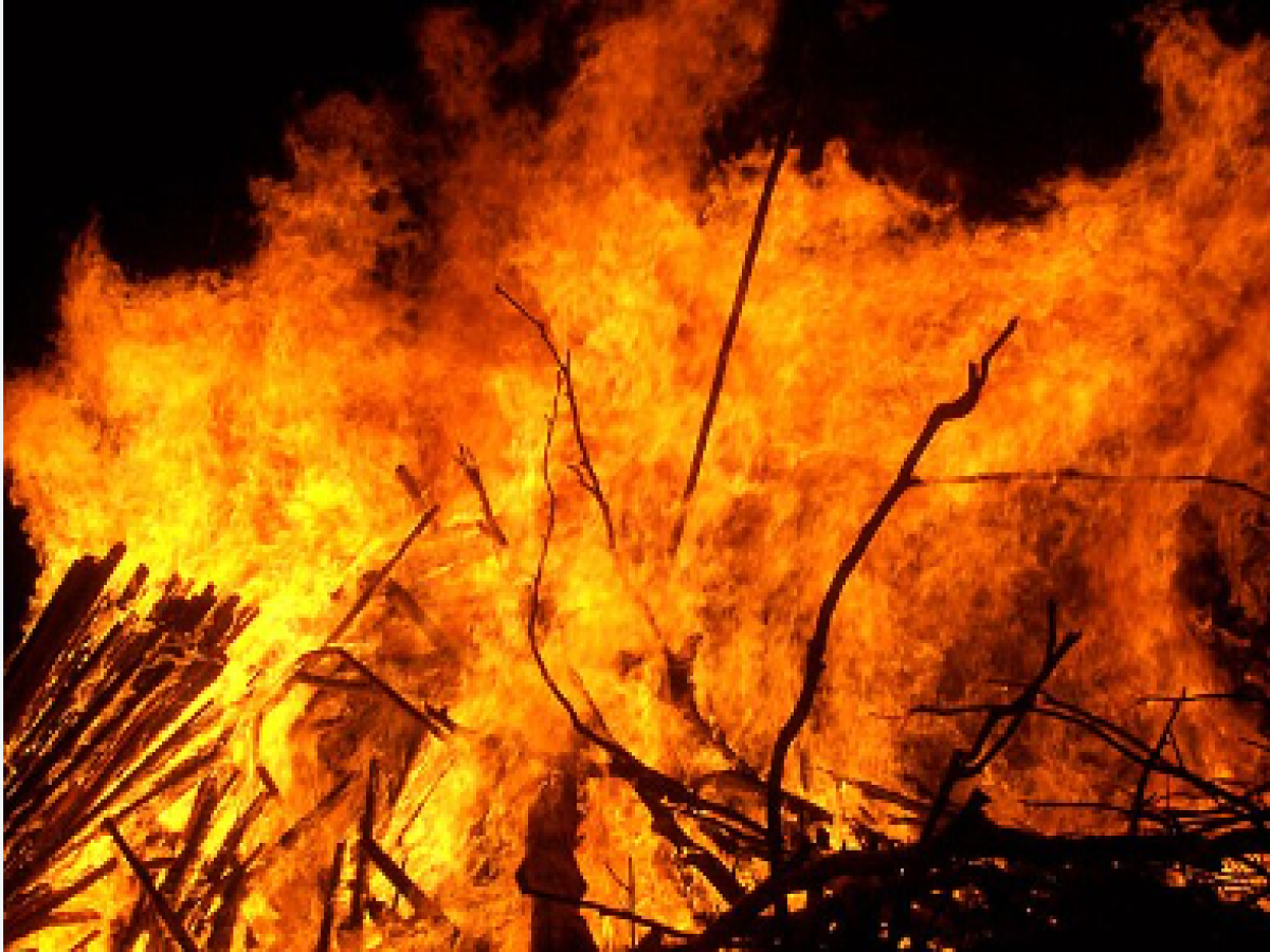 Fire In Dumping Ground: डंपिंग ग्राउंड में लगी भीषण आग, लोगों का जीना हुआ मुहाल…अब तक नही पाया जा सका काबू