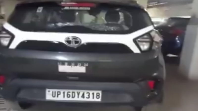 Viral Video: एक नंबर की सेम टू सेम दो गाड़ियां, देखकर पुलिस के छूटे पसीने… देखें वीडियो