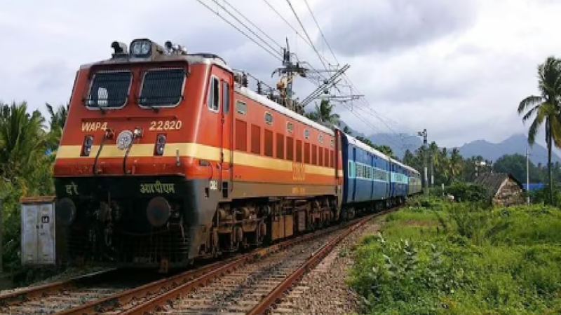 Indian Railways Rules: सस्ते टिकट में फर्स्ट क्लास एसी में करें बेखौफ होकर यात्रा, जानें क्या कहता है रेलवे का नियम…