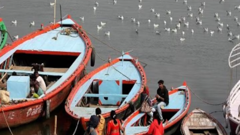 Boatmen Protest: क्रूज सर्विस के खिलाफ सैंकड़ों नाव वालों ने किया विरोध प्रदर्शन, हेमा मालिनी से की शिकायत