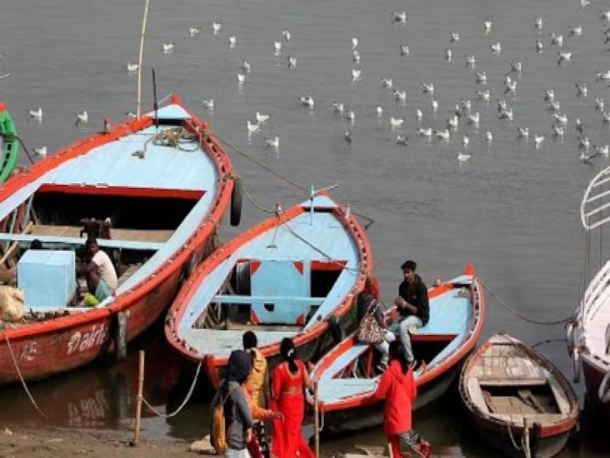 Boatmen Protest: क्रूज सर्विस के खिलाफ सैंकड़ों नाव वालों ने किया विरोध प्रदर्शन, हेमा मालिनी से की शिकायत