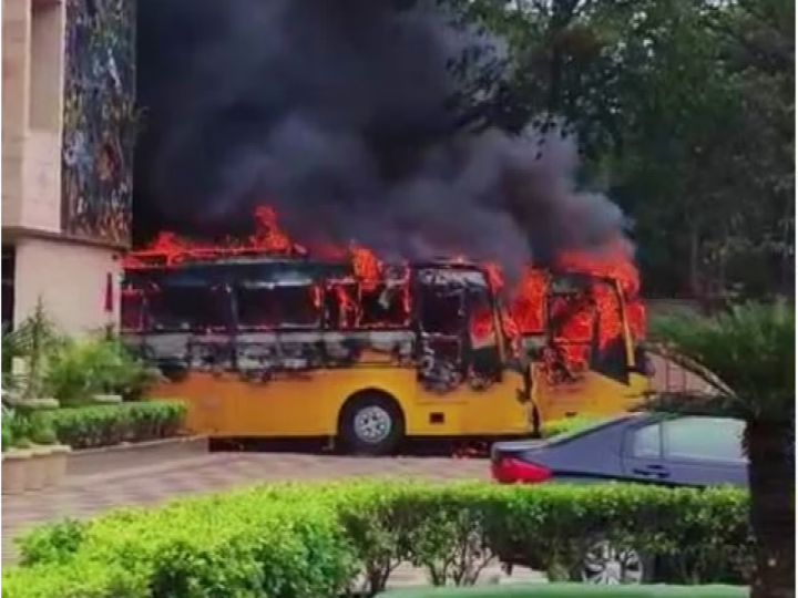 School Bus Fire: स्कूल बस में लगी आग, मचा हड़कंप…देखें वीडियो