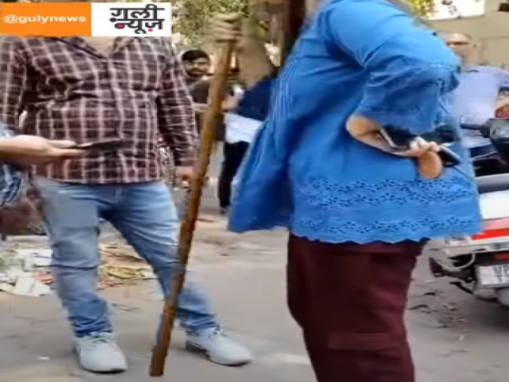 Viral Video:  मारपीट पर उतरी महिला, शख्स को दिखाया डंडा…देखें वीडियो