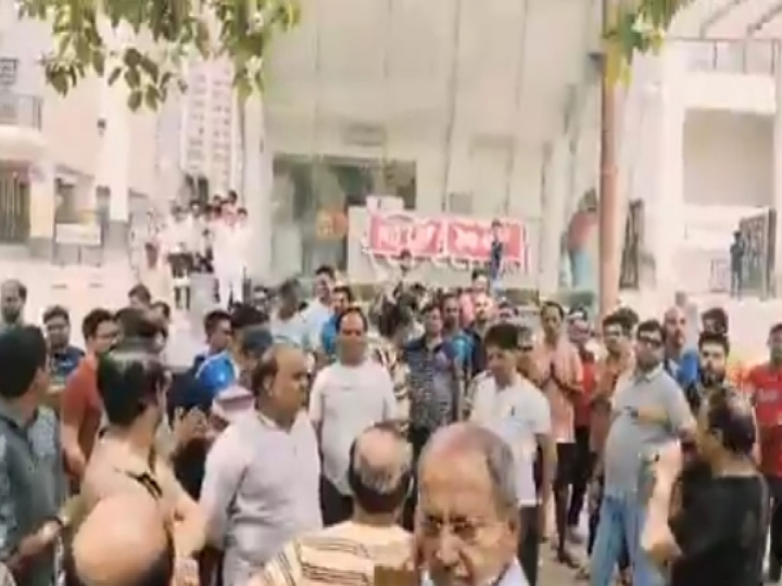 Residents Protest News: निवासियों ने किया विरोध प्रदर्शन, ये है वजह…देखें वीडियो