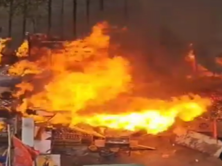 Fire Broke Out in Market: गोल्फ सिटी मार्केट में लगी भीषण आग, कई दुकानें जलकर हुईं खाक…देखें वीडियो