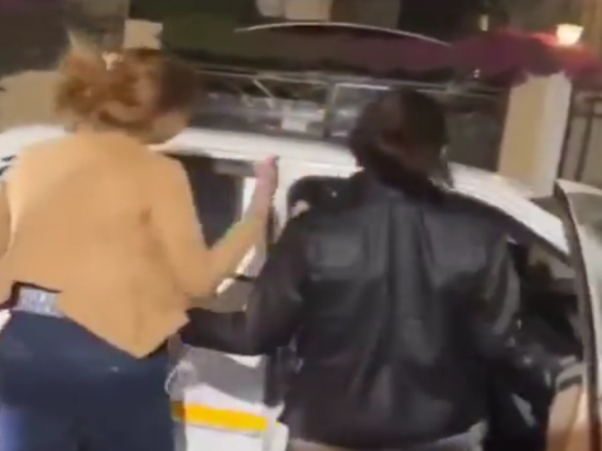Viral Video: महिलाओं की गुंडागर्दी, कैब ड्राइवर से की मारपीट