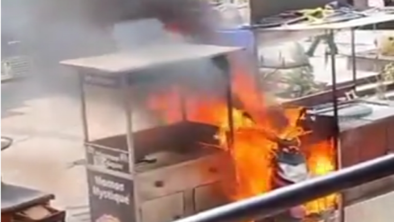 Fire in Electric Scooty: चार्जिंग के दौरान स्कूटी में लगी भीषण आग, लपटें देखकर सहमे लोग