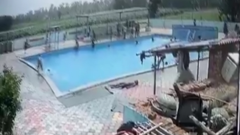 Death in Swimming Pool: स्विमिंग पूल में नहाना पड़ा भारी, बाहर निकलते ही हुई लड़के की मौत…देखें वीडियो