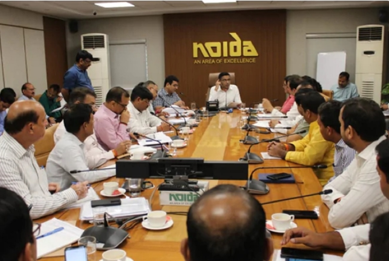 Noida Authority News: फोनरवा की बैठक, सीईओ ने सुनी समस्याएं… दिया समाधान का भरोसा