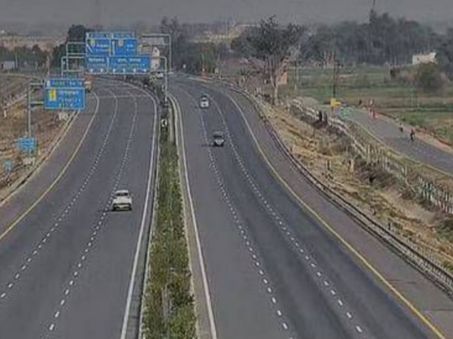 Yamuna expressway toll tax charges :- 1 अक्टूबर से महंगी हो जाएगी यमुना एक्सप्रेसवे पर टोल की दरें, 12 फ़ीसदी तक हुई वृद्धि