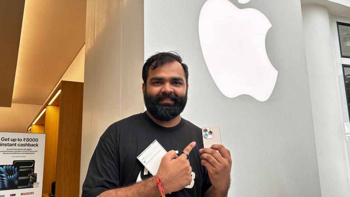 iPhone 16 sale :- आज से खरीद सकेंगे iphone 16, लगी लोगों की लंबी लाइन