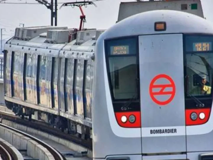 Delhi Metro news : यात्री ध्यान दें! यलो लाइन पर देरी से चल रही मेट्रो, एक घंटे परिचालन प्रभावित; बाहर जाने से पहले पढ़ें अपडेट…