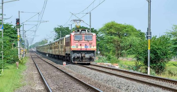 Train accident today:- सिकंदराबाद-शालीमार सुपरफास्ट एक्सप्रेस के डिब्बे पटरी से उतरे, हावड़ा में रेल सेवा प्रभावित